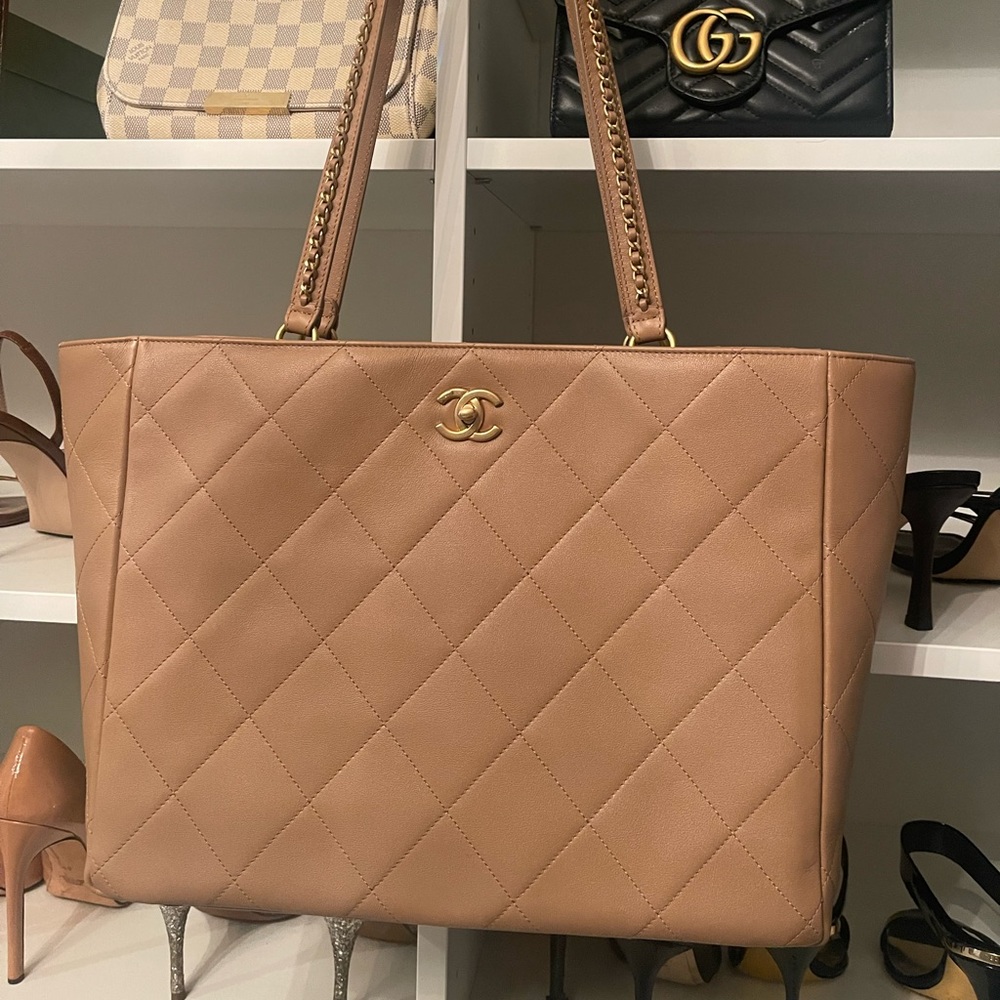 CHANEL Large Shopping bag / tote